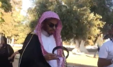  بالفيديو: طرد ناشط سعودي من الأقصى بعد حضوره بدعوة من الخارجية الاسرائيلية 